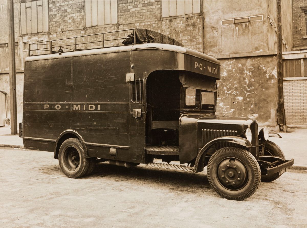 J. E. Auclair - Senza Titolo (automobile Vintage)