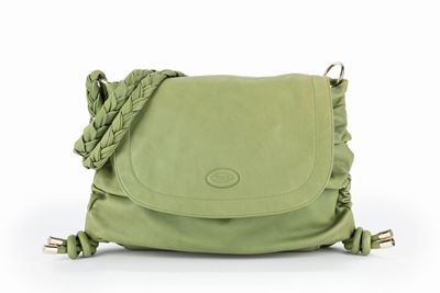 Borsa in pelle color verde salvia con tracolla intrecciata