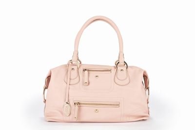 Borsa in pelle color rosa cipria con manici e dettagli in metallo dorato