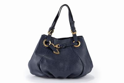 Borsa in pelle blu con dettagli in metallo dorato satinato