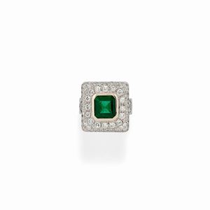 A 18K white gold emerald and diamond ring