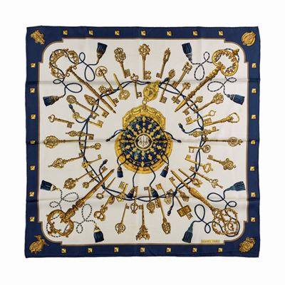 Caty Latham, Foulard Les Cléfs, seta su fondo panna con bordo blu, 1980