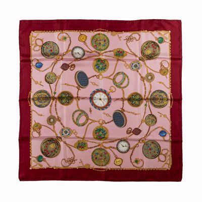 Foulard in seta con stampa orologi, fondo rosa e bordo lampone