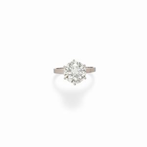 A 18K white gold and diamond ring, with certificate