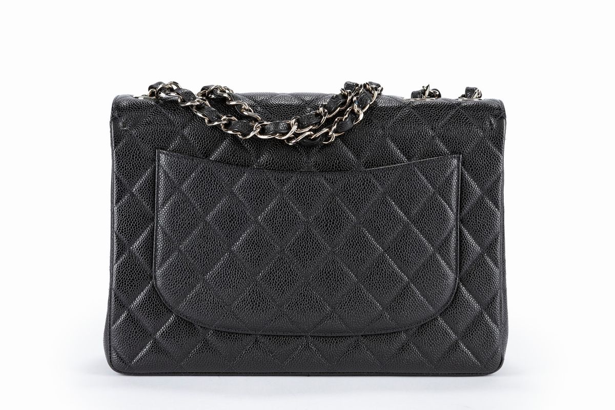 Chanel - Borsa in pelle caviar matelassé nera con tracolla a catena