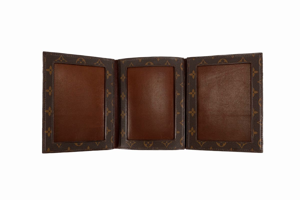 Louis Vuitton - Portafoto in tela monogram, effetto aperto con tre scomparti interni
