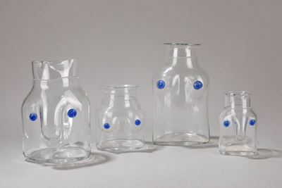 Collezione di caraffe decorative in vetro