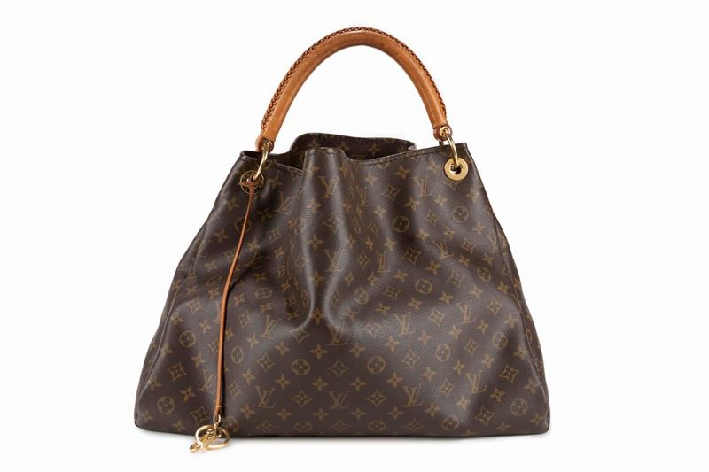 Sold at Auction: AUTHENTIC LOUIS VUITTON ARTSY MM MONOGRAM HAND BAG