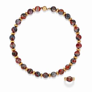A 18K yellow gold, agate and diamond necklace and ring, Scavia, circa 1990