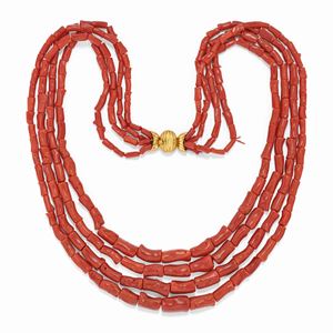 A 18K yellow gold and coral necklace 