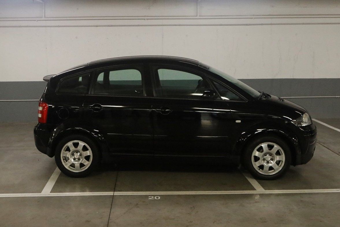 Audi - Vettura storica del 2000, telaio n. WAUZZZ8ZZ1N016377