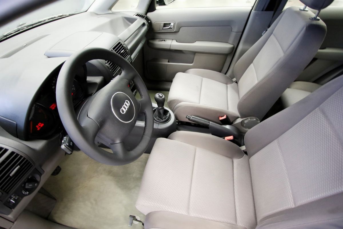 Audi - Vettura storica del 2000, telaio n. WAUZZZ8ZZ1N016377