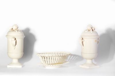 Coppia di vasi biansati con testine di putti e cestino con vassoio, ceramica bianca, secolo XX