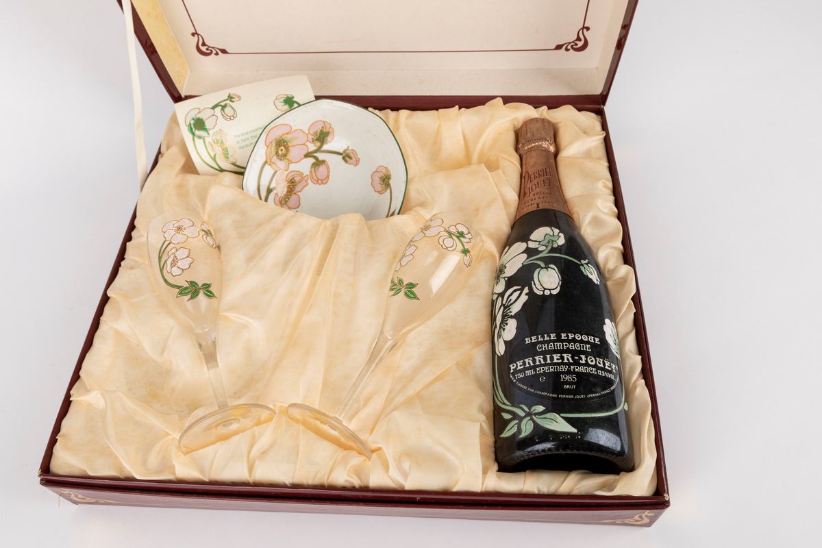 Francia - Cofanetto Perrier Jouet Belle Epoque, 1985 con calici e piattino decorati