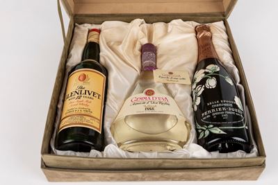 Cofanetto Perrier Jouet Belle Epoque 1985, Glenlivet 12 YO, Piave Gemma