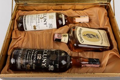Cofanetto di Whisky 'Touch Not The Cat Bot a Glove' con Cluny 5 YO, Clan Chattan 8 YO e Cluny 12 ...