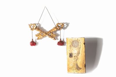 Oggetti liturgici, chiavi di San Pietro in legno dorato e sportello di tabernacolo, XVIII secolo