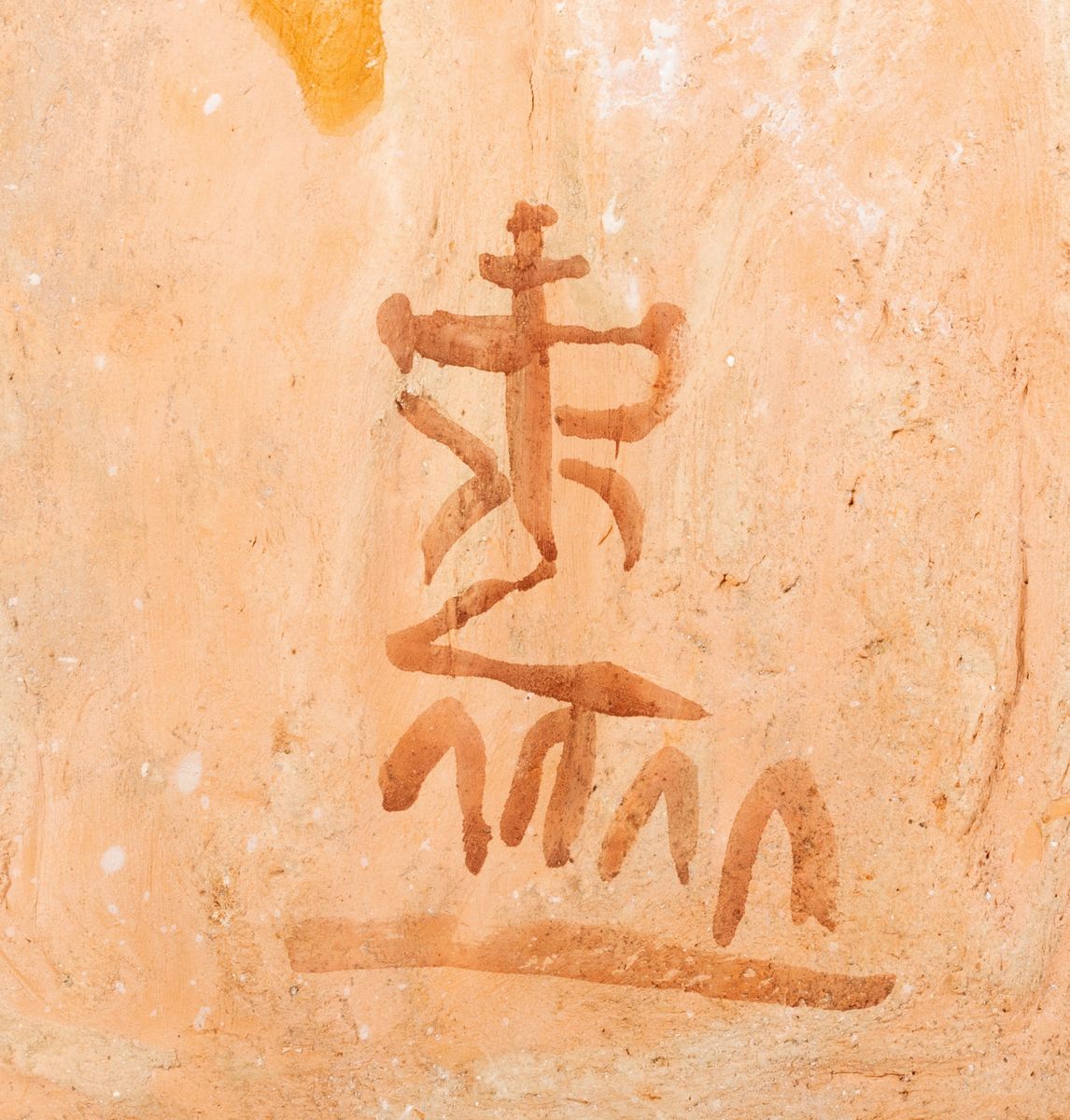 Lotto di tre acquasantiere e due formelle in ceramica policroma, XX secolo