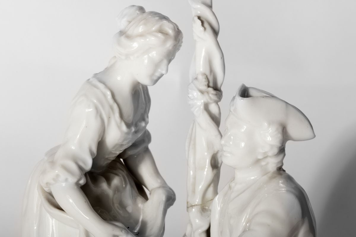 Statuine in porcellana policroma del XX secolo, quattro figurine