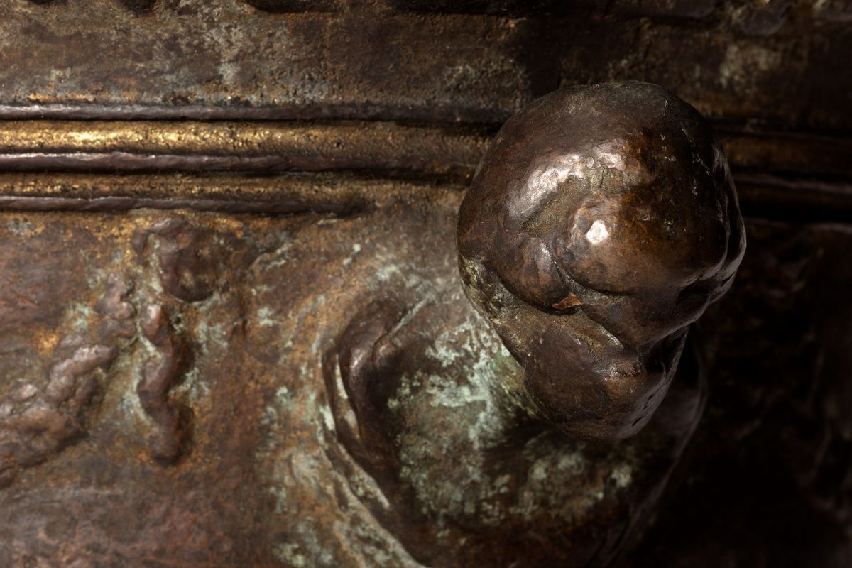 Mortaio in bronzo con pestello e manici a testine, secolo XIX