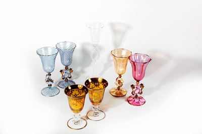 Set di sette bicchieri da collezione in vetro, secolo XX