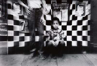 Candy Store, New York - Stampa successiva alla gelatina ai sali d'argento, 1955
