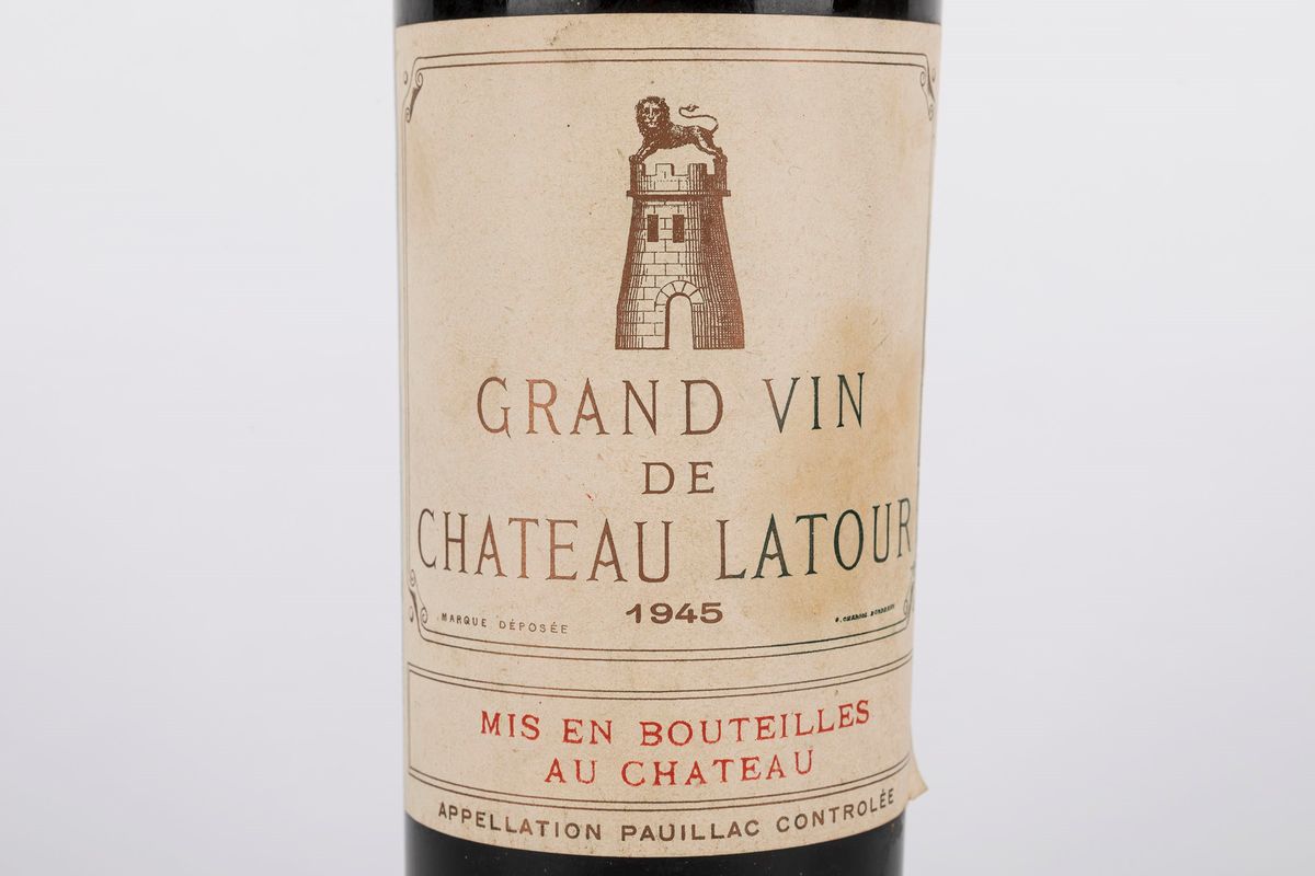 Francia - Chateau Latour, vino rosso del 1945