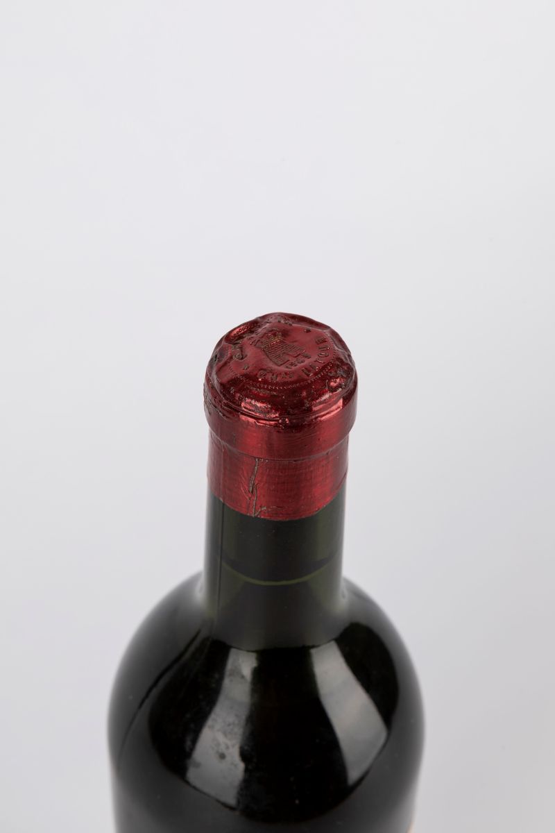 Francia - Chateau Latour, vino rosso del 1945