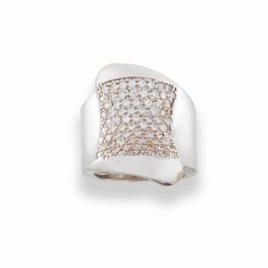 A sterling silver and zirconia ring