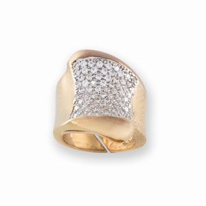 A sterling silver and zirconia ring