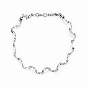 A 18K white gold necklace