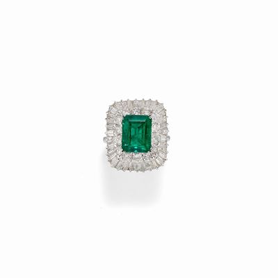 Importante Anello con Smeraldo e Diamanti