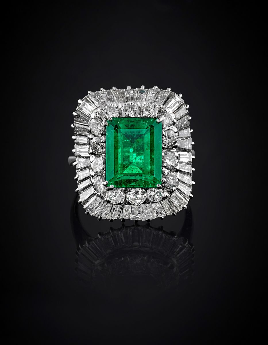 Importante Anello con Smeraldo e Diamanti