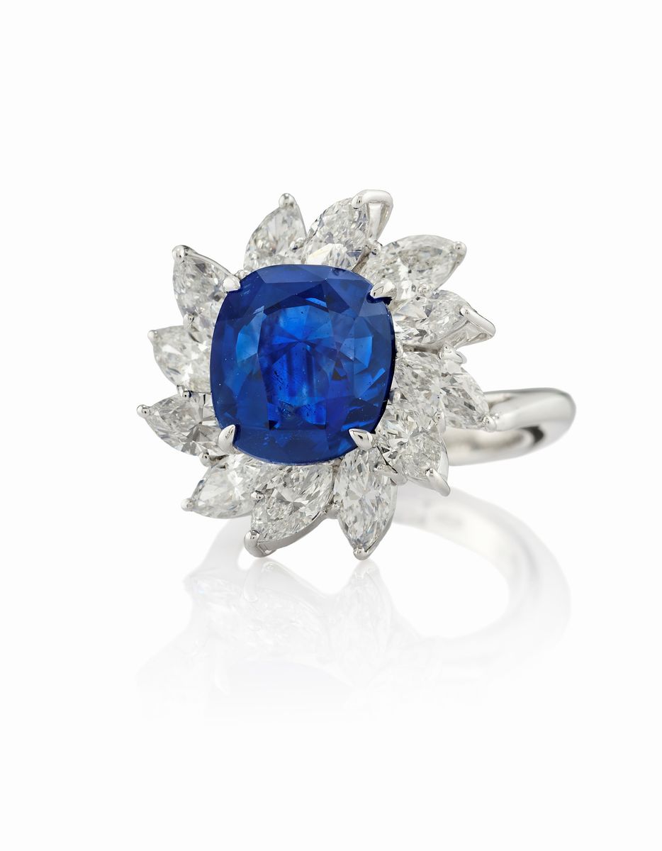 Importante Anello con Zaffiro e Diamanti