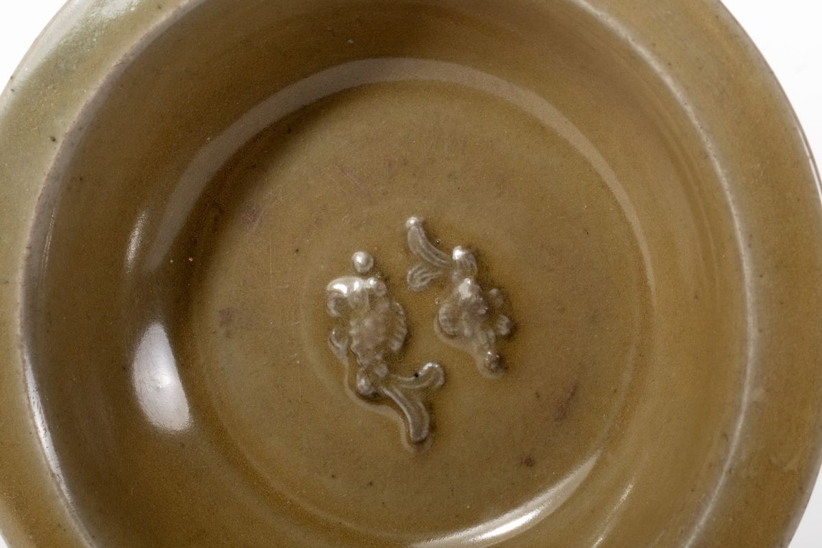 Piatto Longquan Celadon con due pesci, ceramica smaltata, Cina, dinastia Song