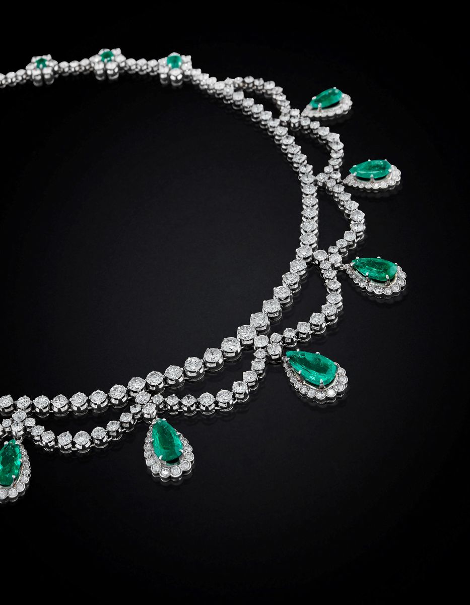Collana e Coppia di Orecchini con Smeraldi e Diamanti