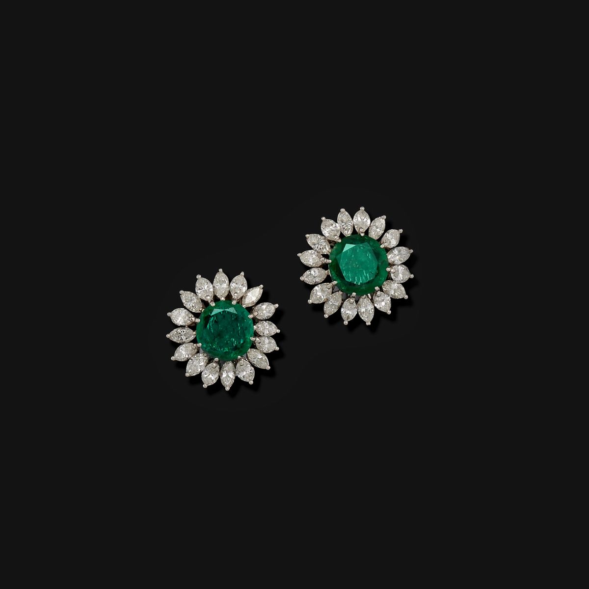 Collana e Coppia di Orecchini con Smeraldi e Diamanti
