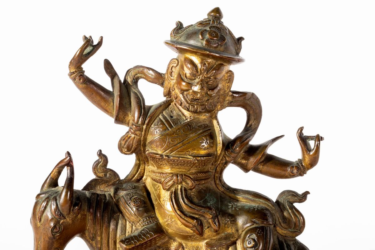 Scultura in bronzo dorato raffigurante Garwa Nagpo, Cina - Tibet, XVIII secolo