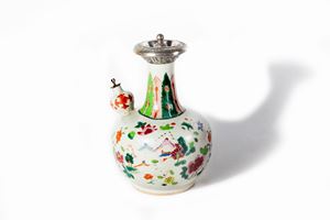 Polychrome porcelain kendi with floral motifs, with silver cap, China Qing dynasty, Kangxi period