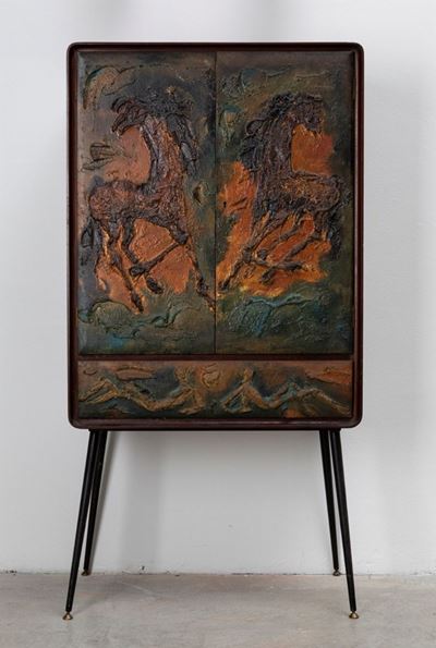 Mobile bar, legno decorato con scene equesti, cm 80 x 47 x 160, Italia, circa 1950