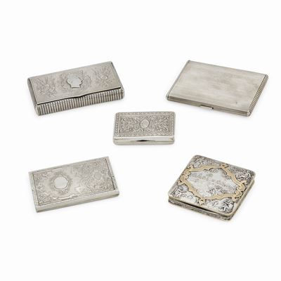 Oggetti d'arte decorativa, Quattro scatole porta sigarette e un'agendina in argento, Italia XX se...