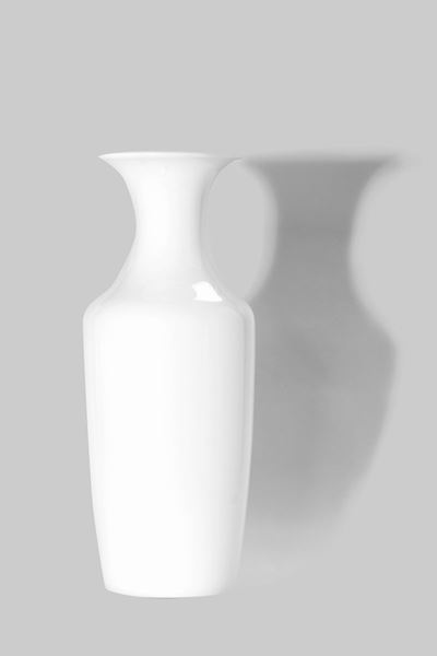 Venini, Grande vaso a balaustro in vetro bianco, 1980
