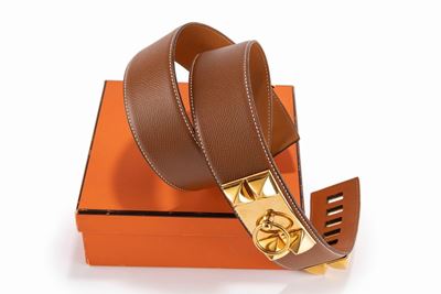 Collier de Chien, cintura in pelle Epsom color oro con dettagli in metallo dorato