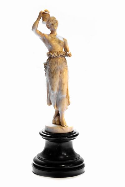 Scultore del XVIII secolo, Piccola scultura in avorio raffigurante Ebe