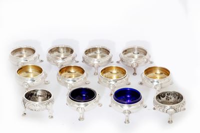 Set di 12 saliere in argento, Inghilterra, XIX secolo
