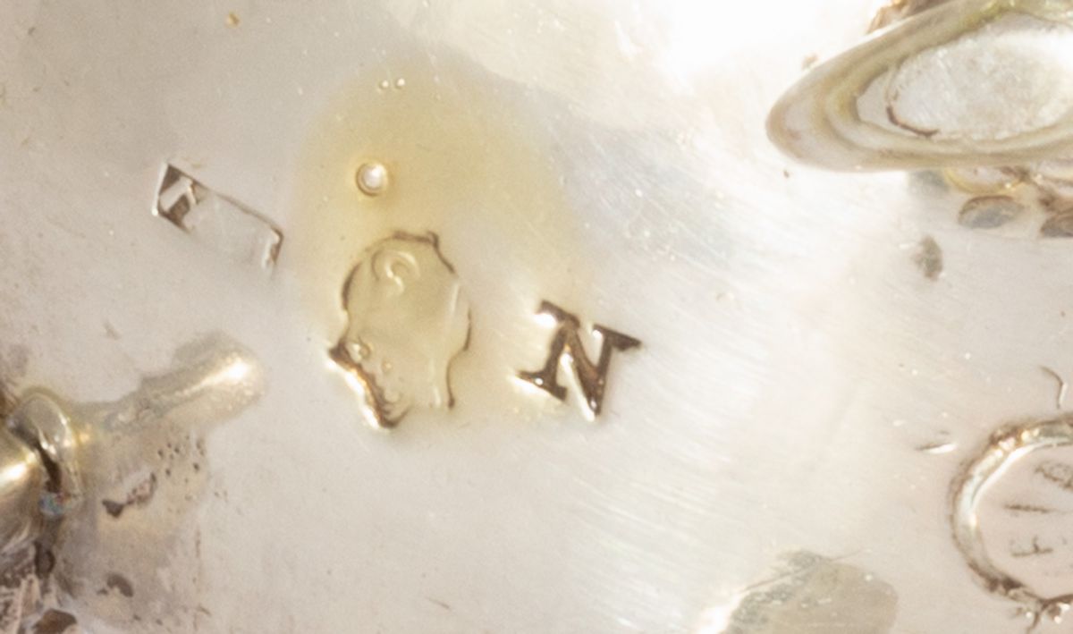 Piccola lattiera in argento con manico in legno, altezza cm 7,7