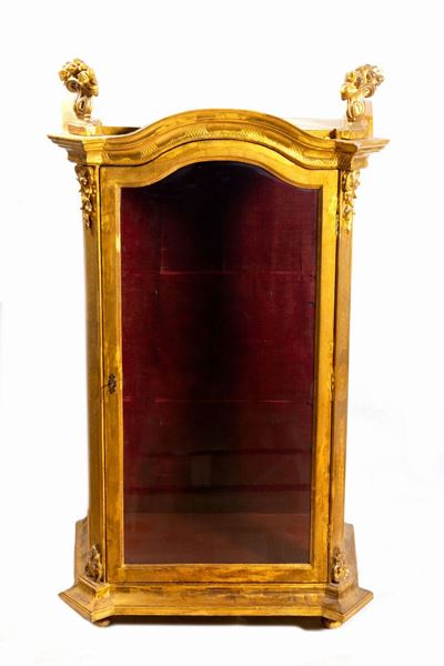 Vetrina in legno intagliato e dorato, XVIII secolo