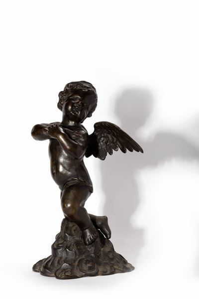 Scultura in bronzo a patina scura raffigurante angioletto, secolo XIX, altezza cm 41