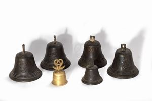 Lot consisting of six ancient bronze small bells