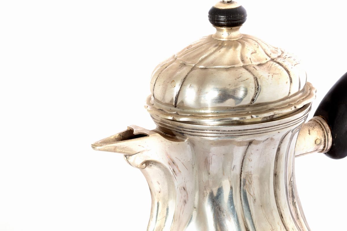 Caffettiera in argento con manico in legno, Austria, XIX secolo